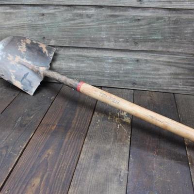 Truper shovel