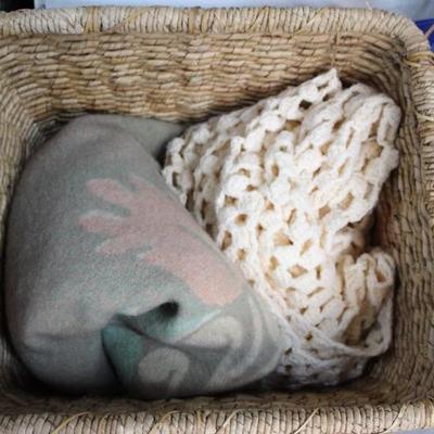 Wicker basket & blankets