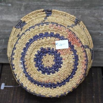 Native American Pine Needle Basket w/ Lid