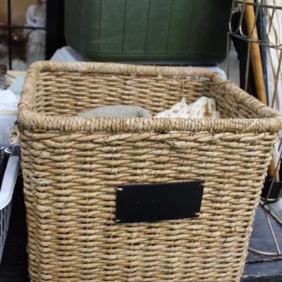 Wicker basket & blankets