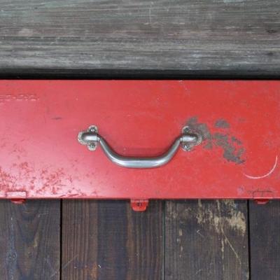 Vintage Snap-On Metal Tool Chest Includes 1/2" Socket Set