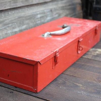Vintage Snap-On Metal Tool Chest Includes 1/2" Socket Set