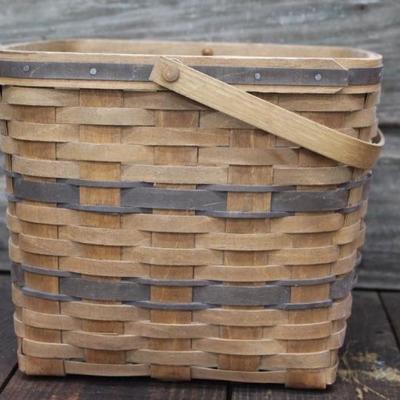 Vintage 1986 Handwoven Longaberger Basket