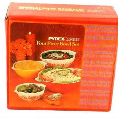 Pyrex Friendship Design Four Piece Nesting Bowl Set New in Package 440-45