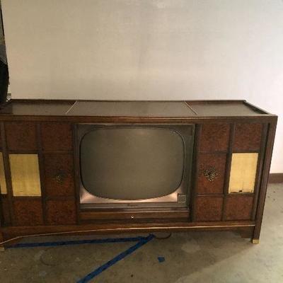 Vintage Magnavox TV/Stereo 