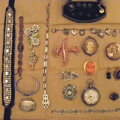 Selection of antique and vintage jewelry