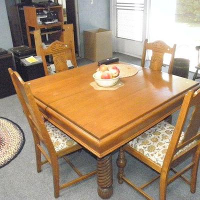Antique carved oak dining table/chairs with three leaves