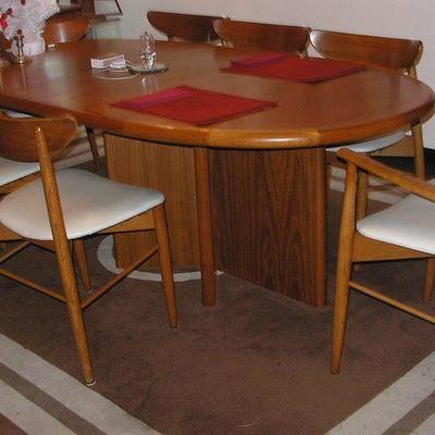 Ansager Starburst Vinta Delphia Dining Table/8 chairs