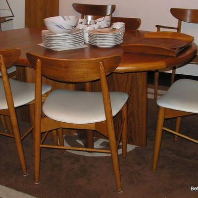  Ansager Starburst Dining Table with 8 chairs