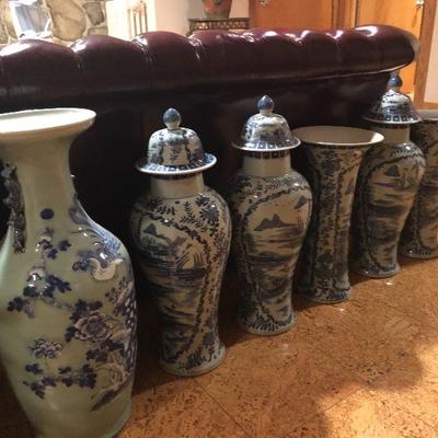 total of 6 chinese blue & white urns and vases ( 1 celadon)