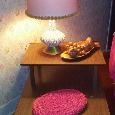 Vintage 50s lamp, table & wooden fruit
