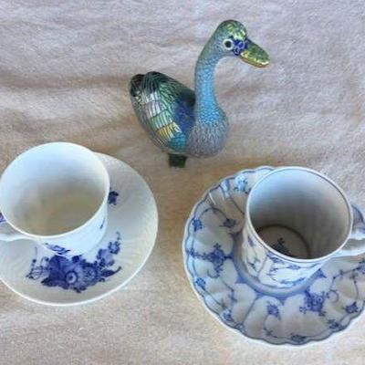 ICT025 Vintage Tea Cups and a Goose 