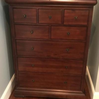 Broughton hall Chest of Drawers Mahogany with Top Jewelry Drawer 