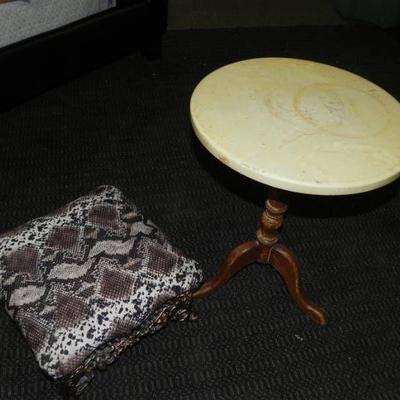 Small ottoman and Side Table