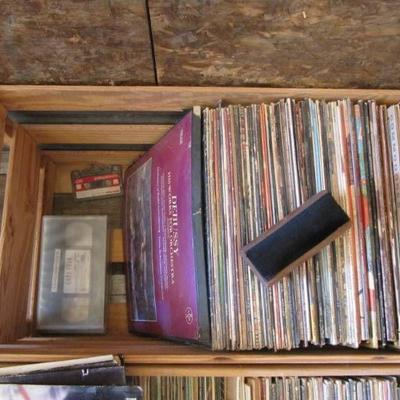 75+ Lp's in wood crate  Hall & Oates, Fame, T ...