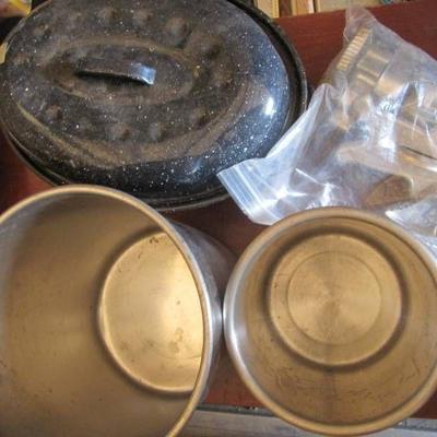 2 Stainless steel containers, granite roaster with ...