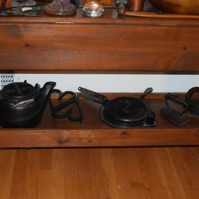 Cast Iron Pots and Pans, Vintage Irons