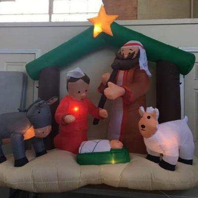 DDD013 Large Inflatable Nativity Scene