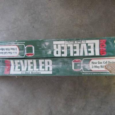 NEW 2 Road Levelers for Peterbilt front #69408