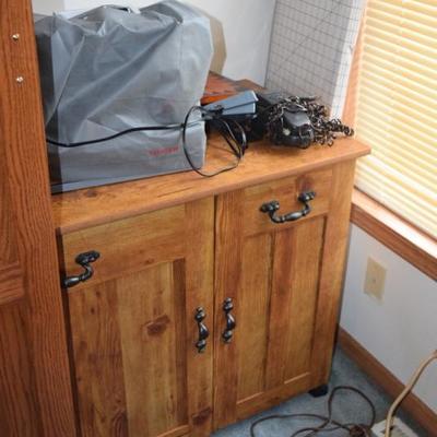 Singer Sewing Machine & Wooden Cabinet