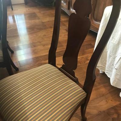 Chair that belongs to Kindel mahogany dining room set.