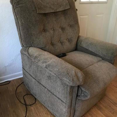 Power Lift Recliner Chair ESTATE SALE PRICE $95