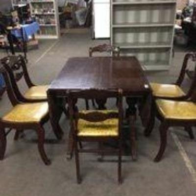 Antique Dining Room Table w Chairs