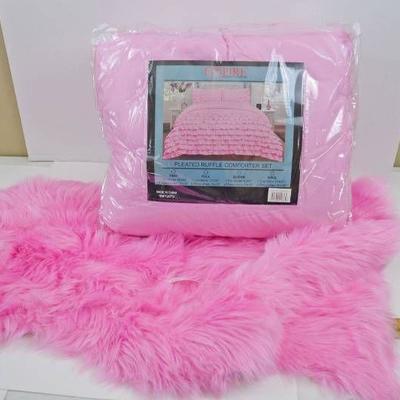 Queen Size Comforter Set and Fuzzy Rug (Both New I ...