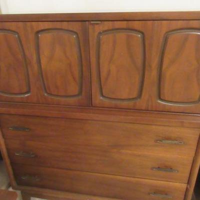 Vintage mid-century chest of drawers