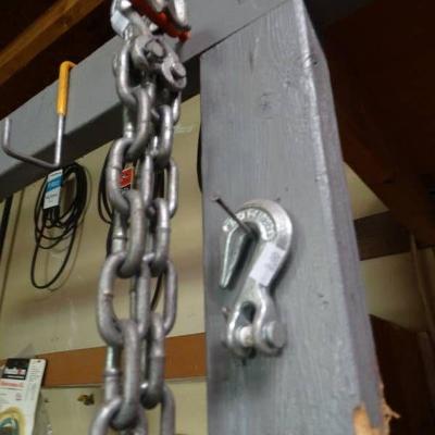Lot of chains, hooks & winch.
