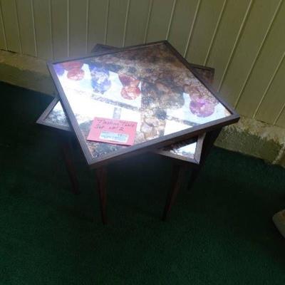 Set of 2 nesting tables.