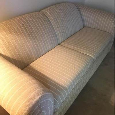 Like New Broyhill Sofa/Hide a Bed