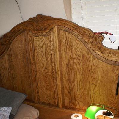 Amish Hand-made Carved Oak Bed Queen Size Frame 