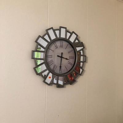Mirrored clock
