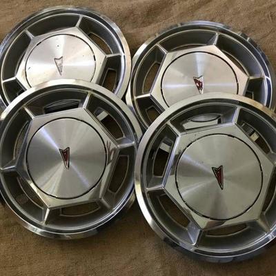 Set of 4 Pontiac hubcaps