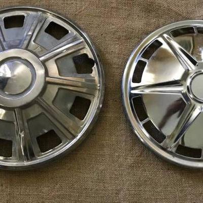 Set of 2 similar vintage hubcaps wheel covers