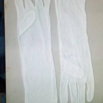 Lot (20) White cotton gloves.