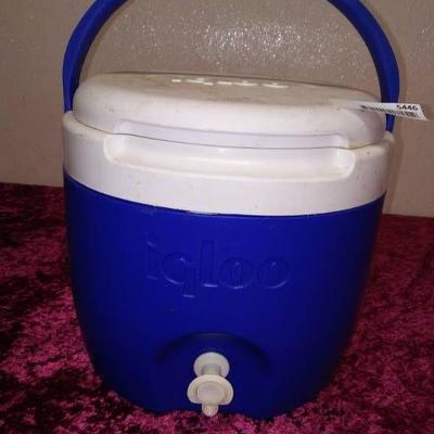 Igloo Handled Dispensing Blue  White Cooler