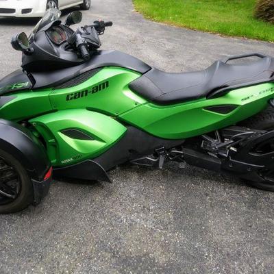 *PRE-SALE ITEM*
2012 Can-Am Spyder! LIKE NEW!! LOW MILES!! PRICED LESS THAN WHOLESALE!! $8195.00. Clean Title & History report in Hand!!...