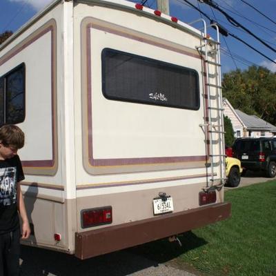 Fleetwood Motor Home Runs & Drives Great 49,000 Original Miles Great Interior Ready to Go 