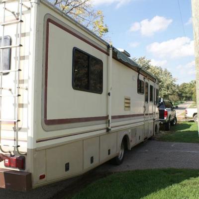 Fleetwood Motor Home Runs & Drives Great 49,000 Original Miles Great Interior Ready to Go 