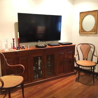 Large wall mounted tv, console table, bent wood chairs