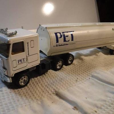 Ertl Tanker Pet Milk Truck The Cream of Evaporated ...