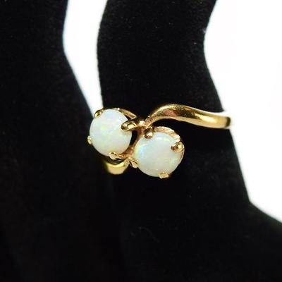 Lot 005-T: Woman’s Vintage Yellow Gold & Opal Ring