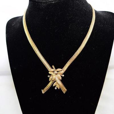 Lot 004-T: Woman’s Yellow Gold & Diamond Serpentine Necklace
