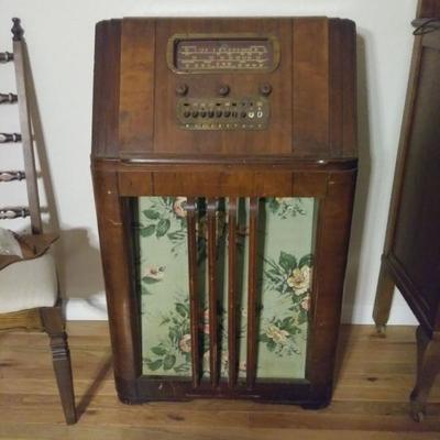 cir. 1930s wood console radio