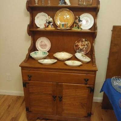 Ethan Allen hutch