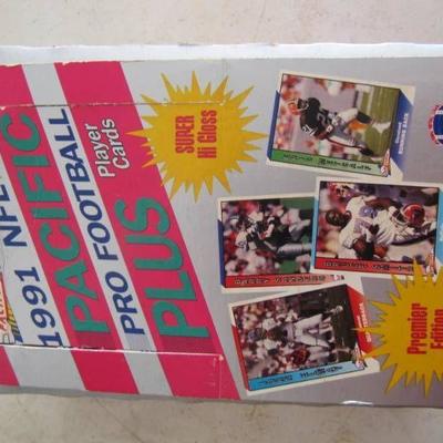 BOX OF 24 UNOPENED PACKS OF 1991 NFL PACIFIC PRO F ...