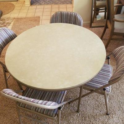 Quality Round Folding Table w/4 Chairs