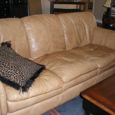 Bassett leather couch.  Great condition and color.